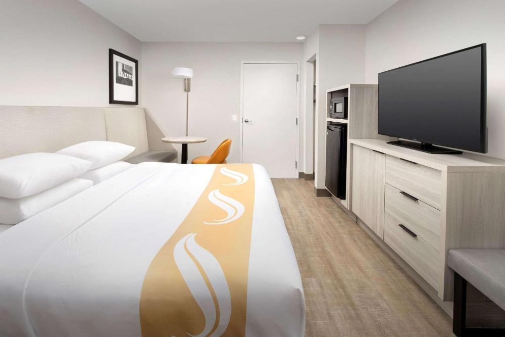 King Room - Accessible/Non-Smoking interior