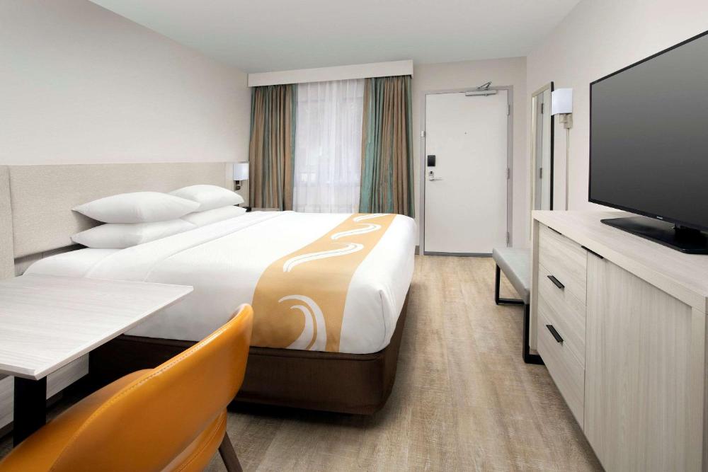 King Room - Non-Smoking interior